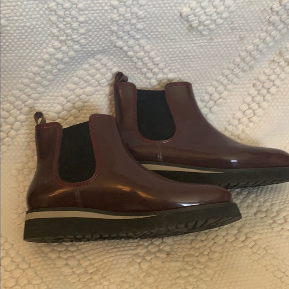 Naturalize boots like new condition